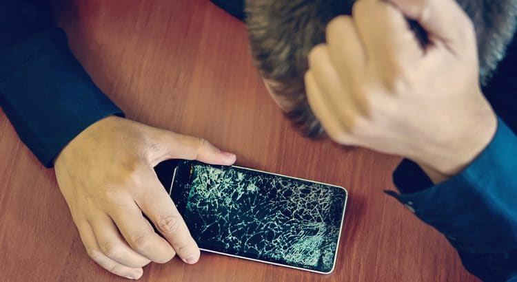 Does Verizon Insurance Cover Cracked Screen In 2022? (Guide)